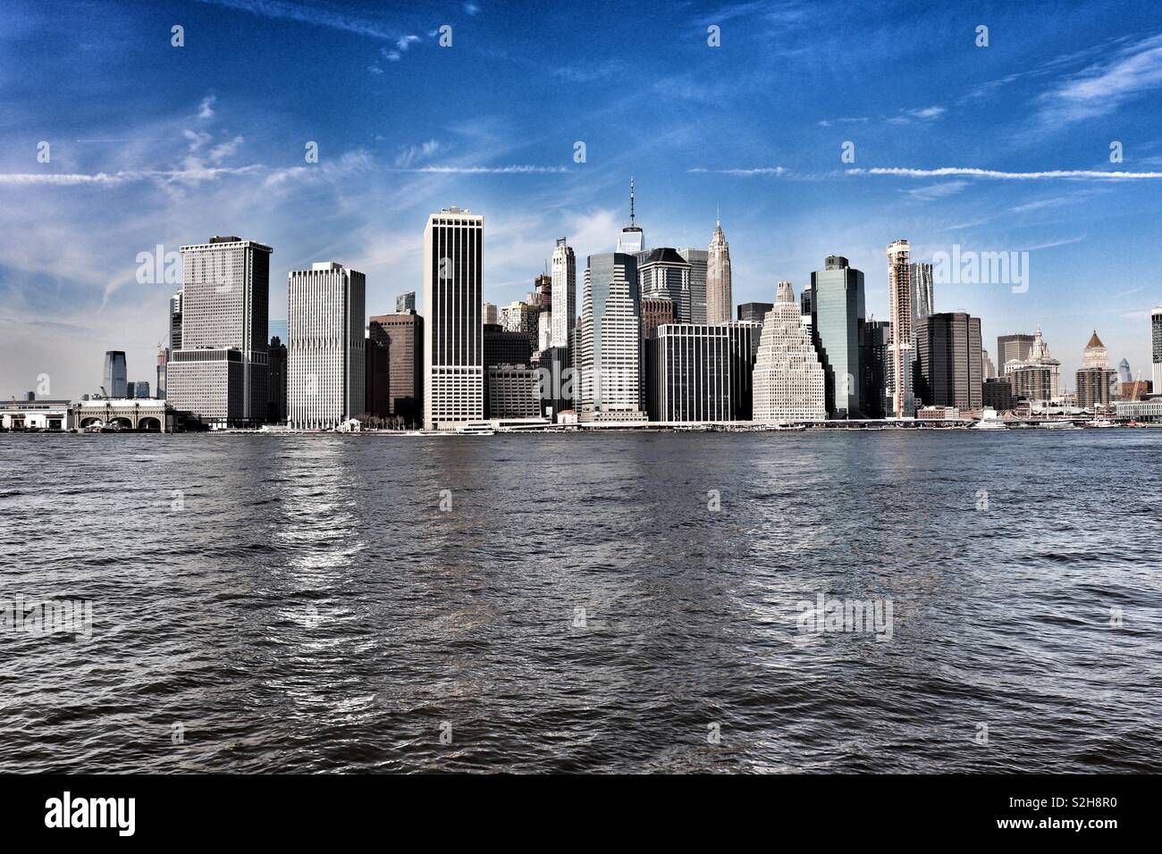 New york skyline across the hudson river hi-res stock photography and ...