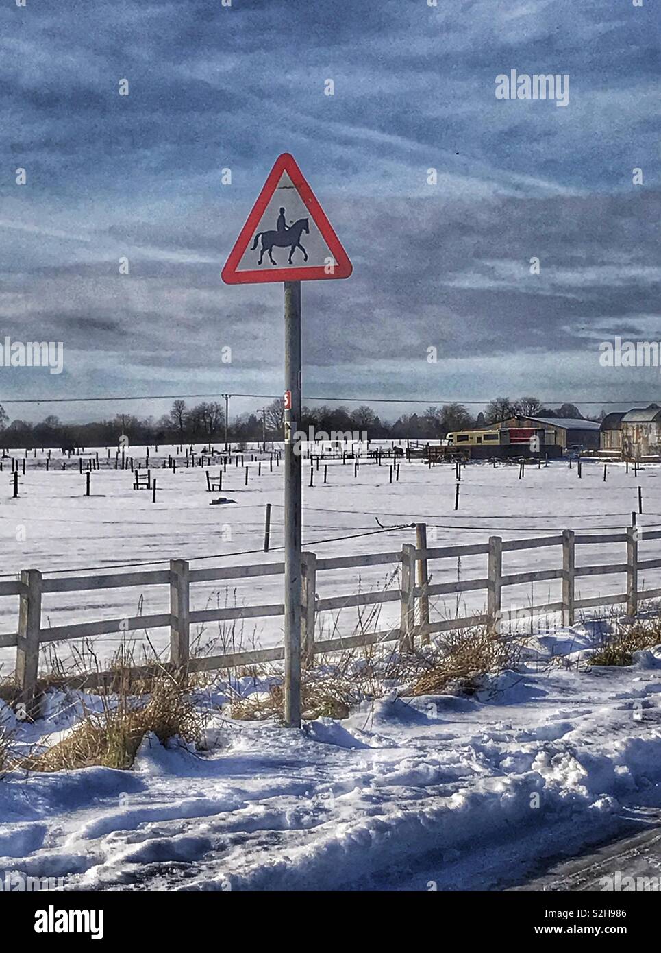 Horse riders warning sign hi-res stock photography and images - Alamy