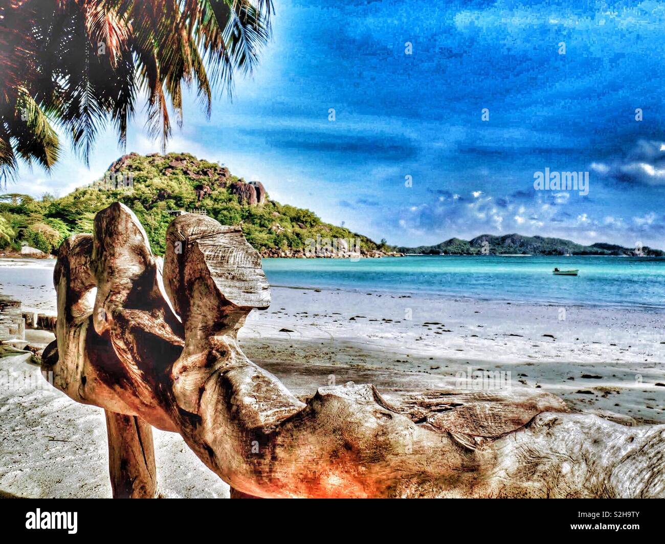 Calming scenery on Anse Volbert beach, Côte d’Or, Praslin Island, Seychelles Stock Photo
