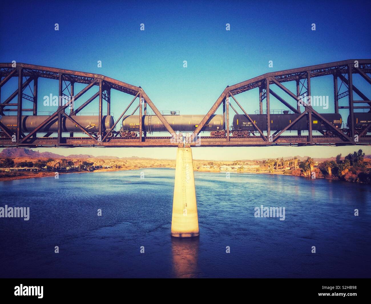 Right here in the middle of the Colorado river is the border between