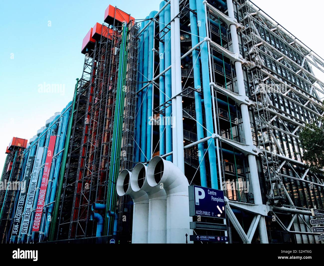 Centre Pompidou in Paris France designed by Richard Rogers and Renzo Piano Stock Photo