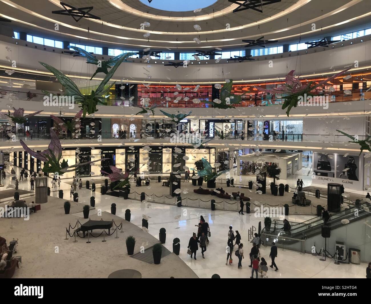 Luxury shops dubai hi-res stock photography and images - Alamy