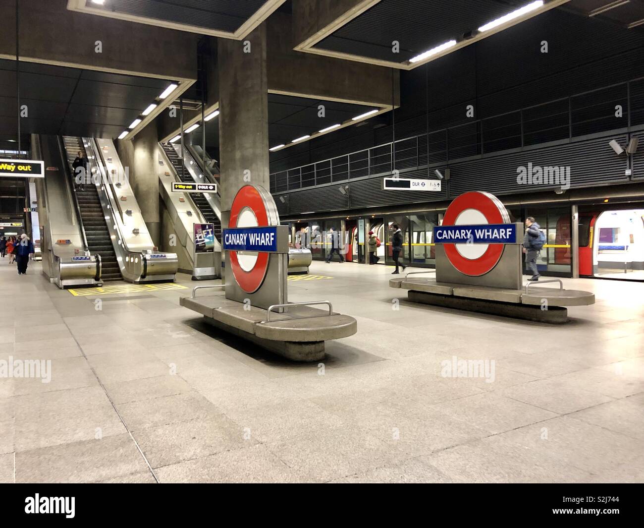 Canary Wharf tube station Stock Photo