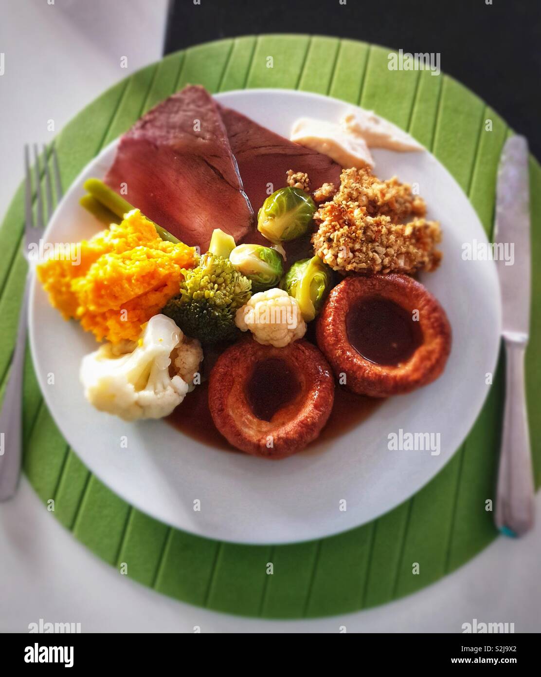 Roast beef and Yorkshire puddings Stock Photo Alamy