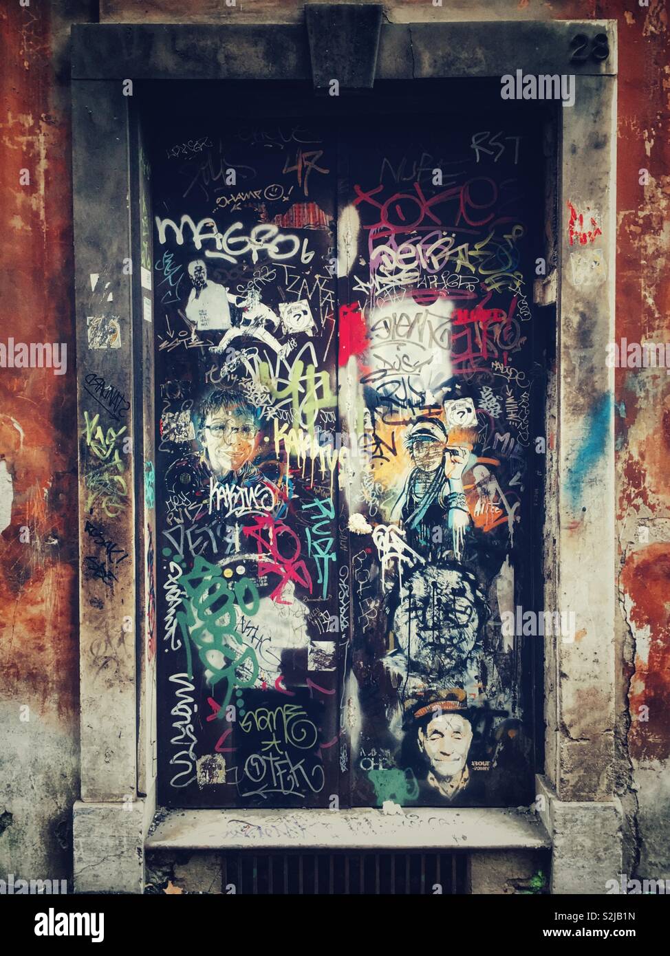 Stencil street art hi-res stock photography and images - Alamy