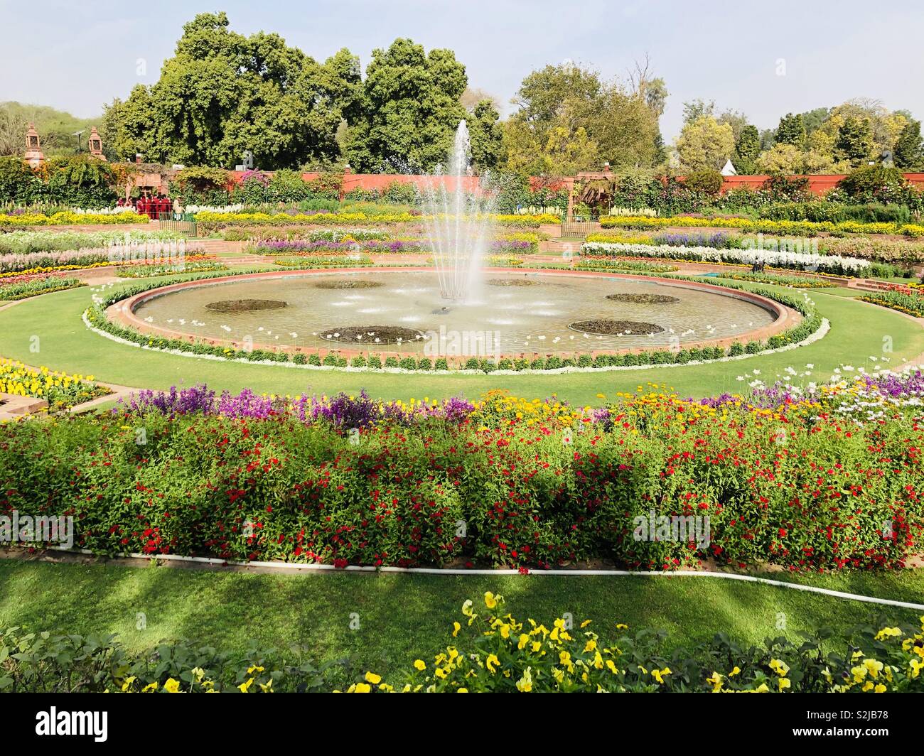 Mughal garden in Presidential house of India, New Delhi Stock Photo - Alamy