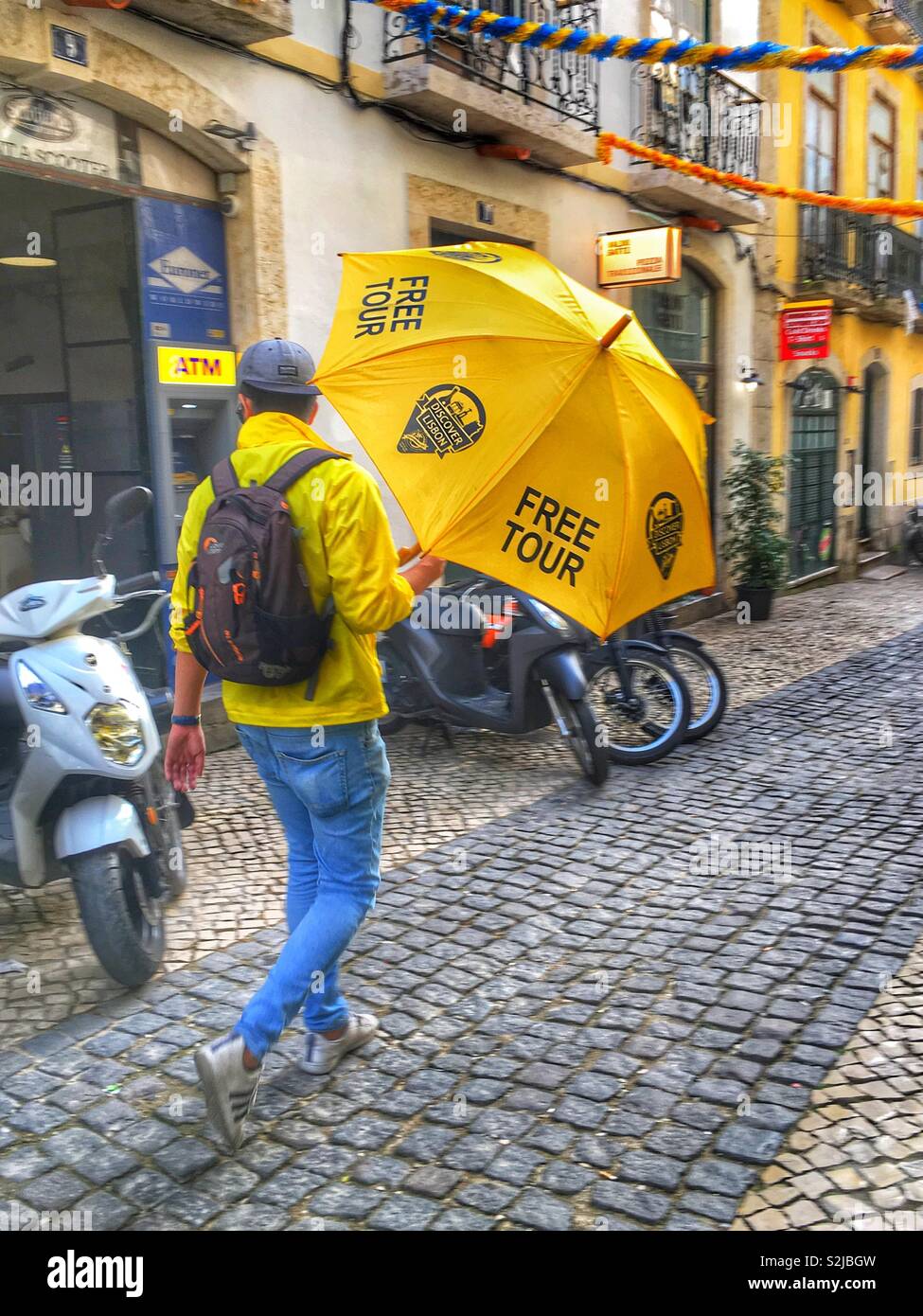 Tour Guide Umbrella High Resolution Stock Photography and Images Alamy