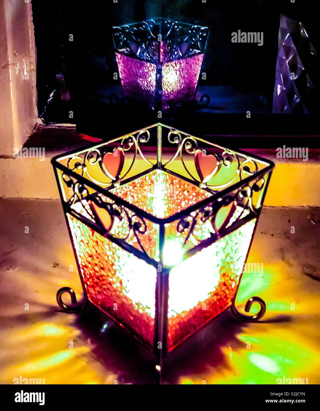 Candle in window hires stock photography and images Alamy