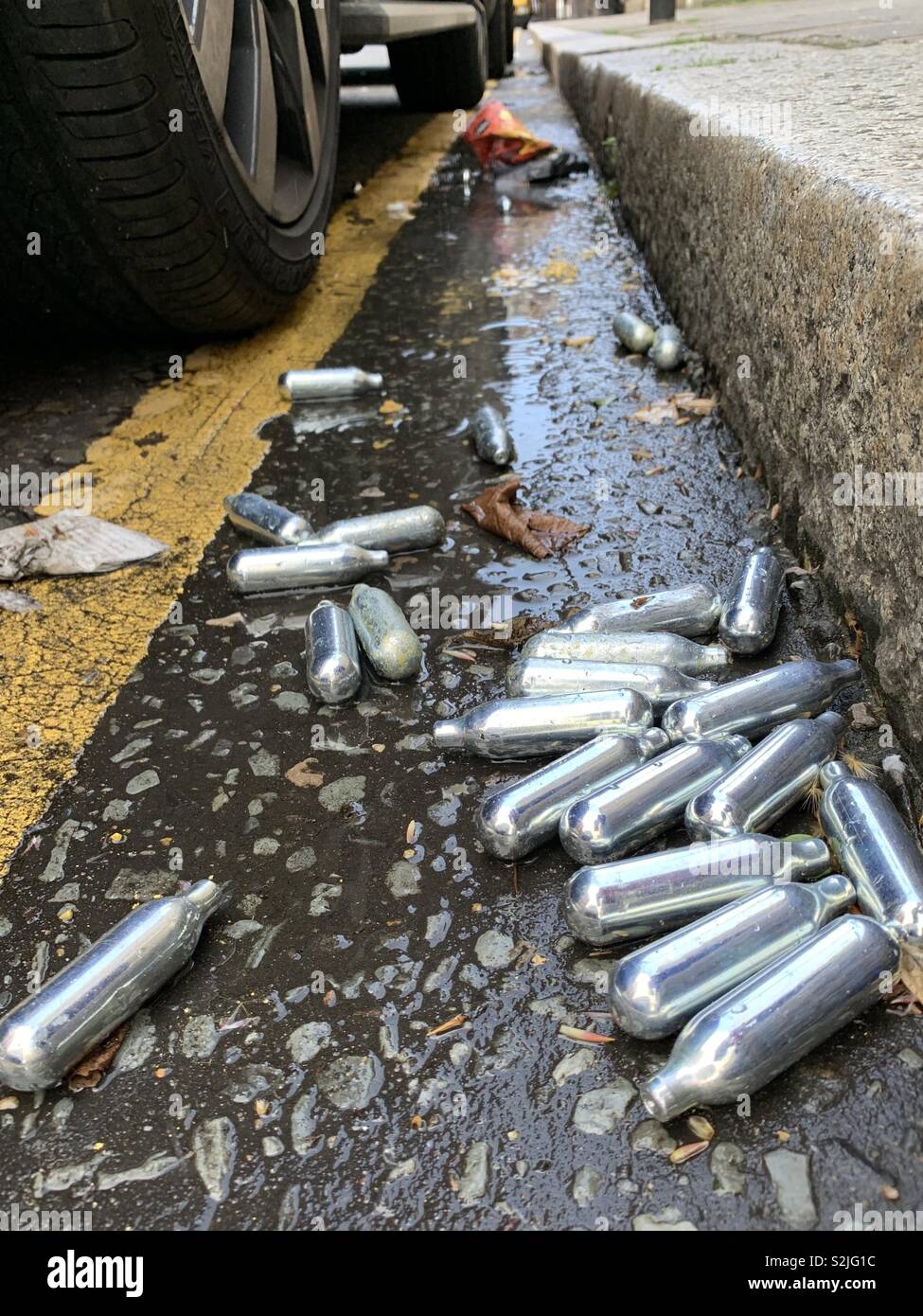 Nitrous oxide canisters hires stock photography and images Alamy