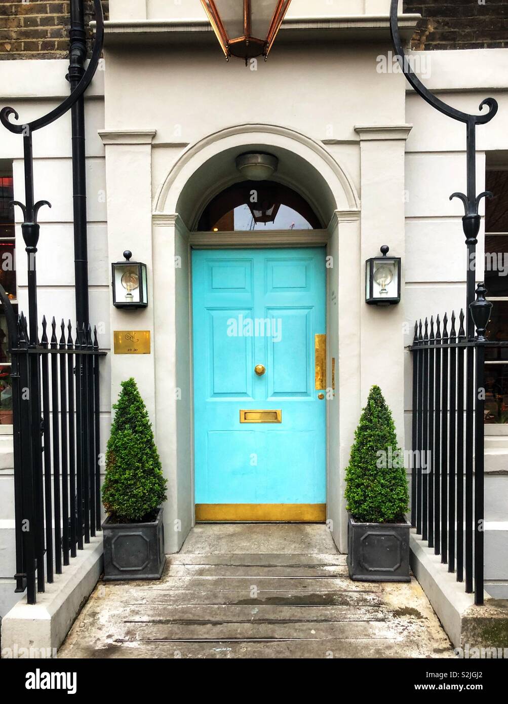 A Quaint Home In London England A Bright Cheery