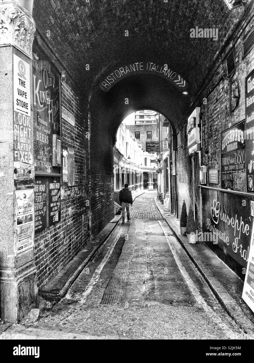 London backstreet alleyway, England, UK Stock Photo Alamy