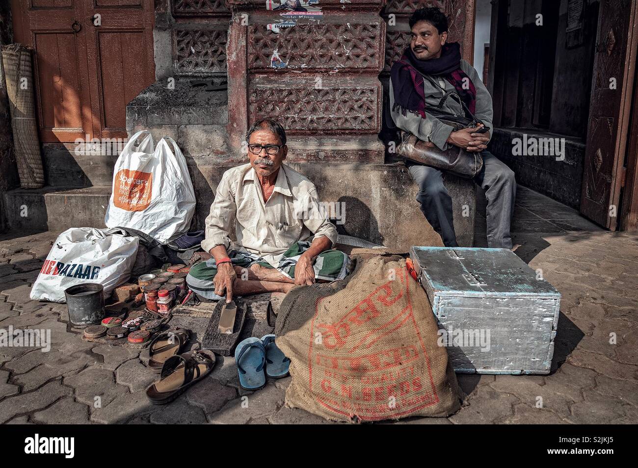 Shoe cobbler hi res stock photography and images Alamy