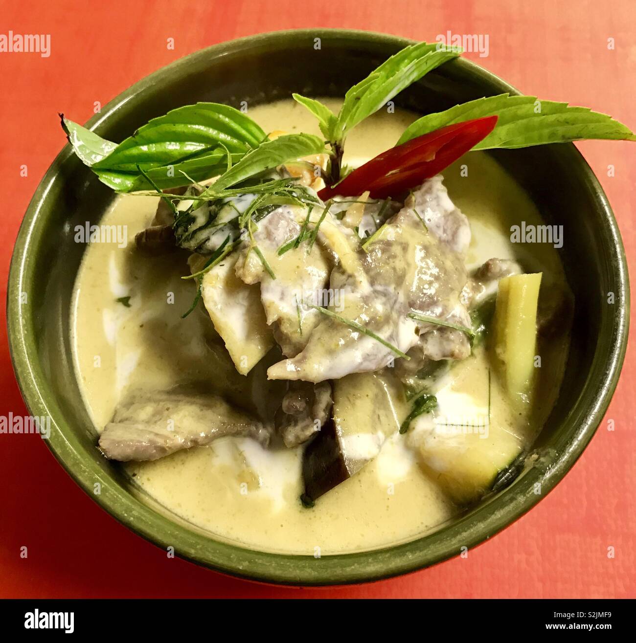 Green curry beef Stock Photo Alamy