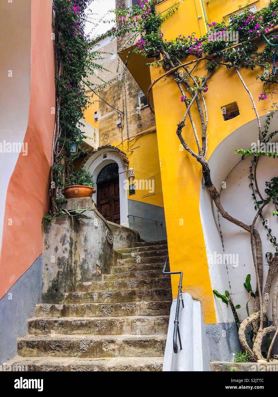 Steep stairs hi-res stock photography and images - Alamy