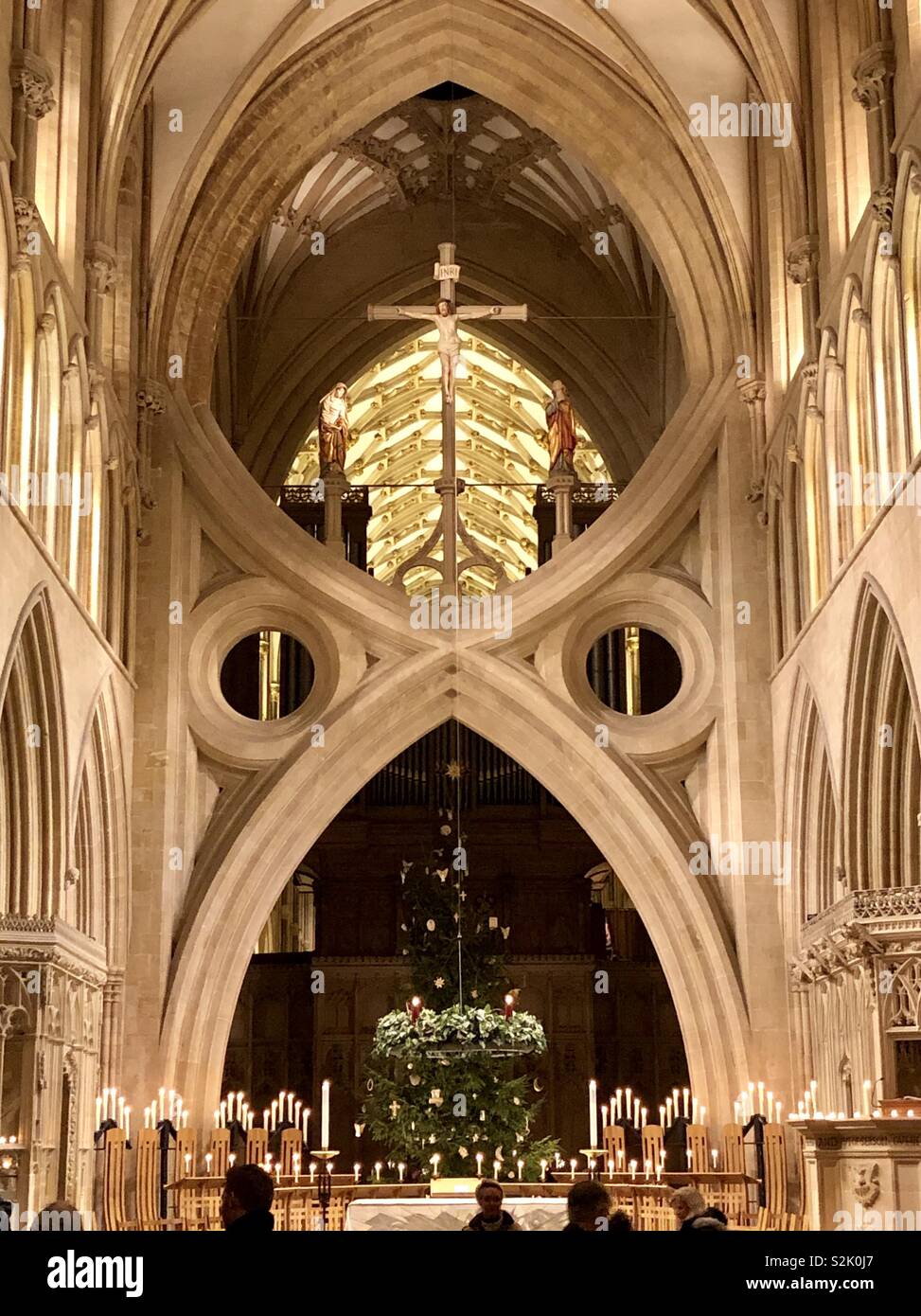 Wells cathedral’s scissor arch at Christmas time Stock Photo Alamy