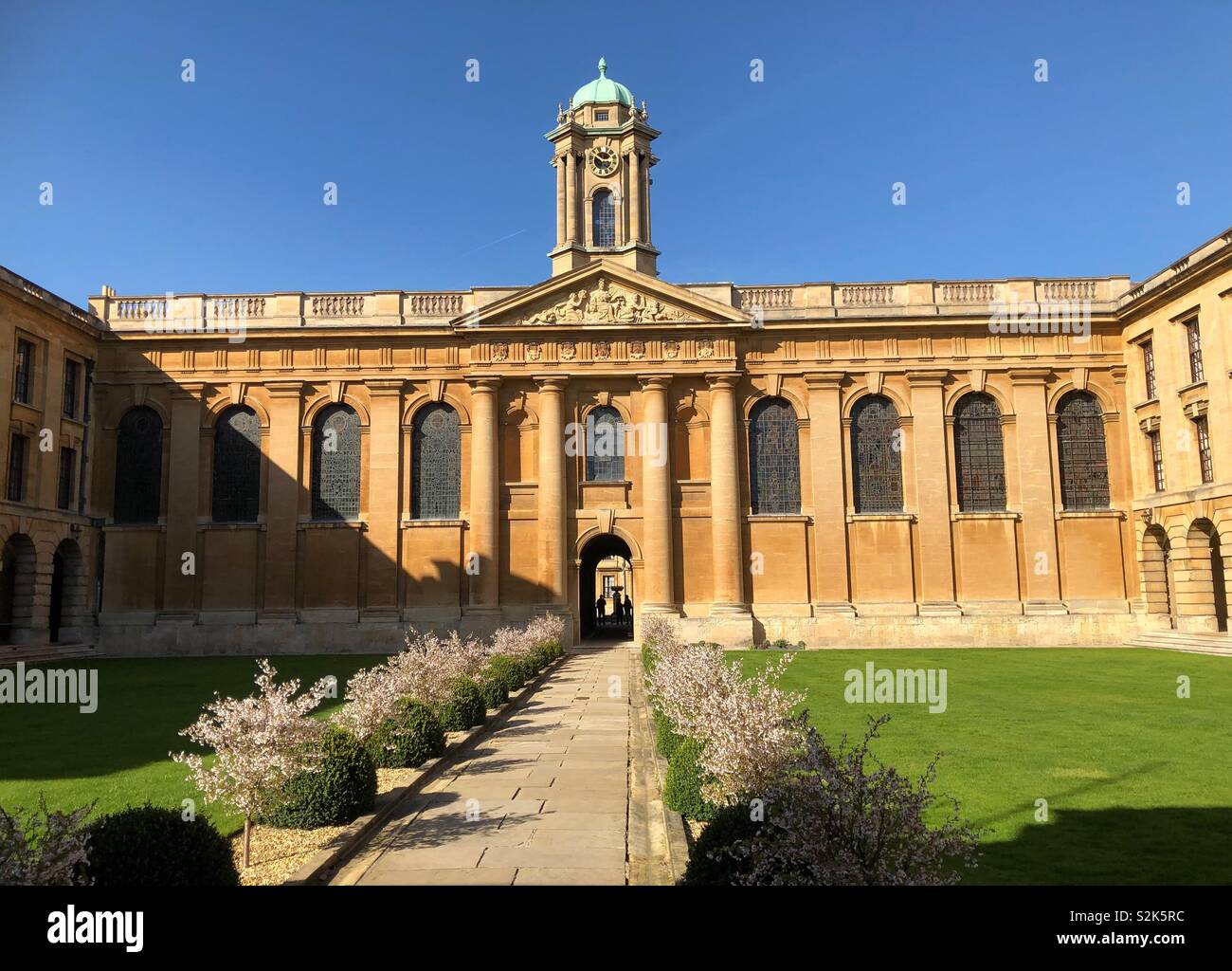 The main quadrangle looking towards the chapel and dining hall, in the Queen’s College Oxford Stock Photo