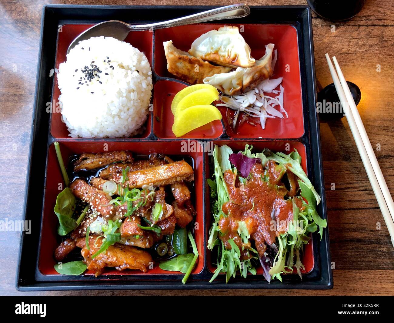 https://c8.alamy.com/comp/S2K5RR/a-good-lunch-a-japanese-bento-box-with-teriyaki-chicken-and-goyoza-dumplings-S2K5RR.jpg