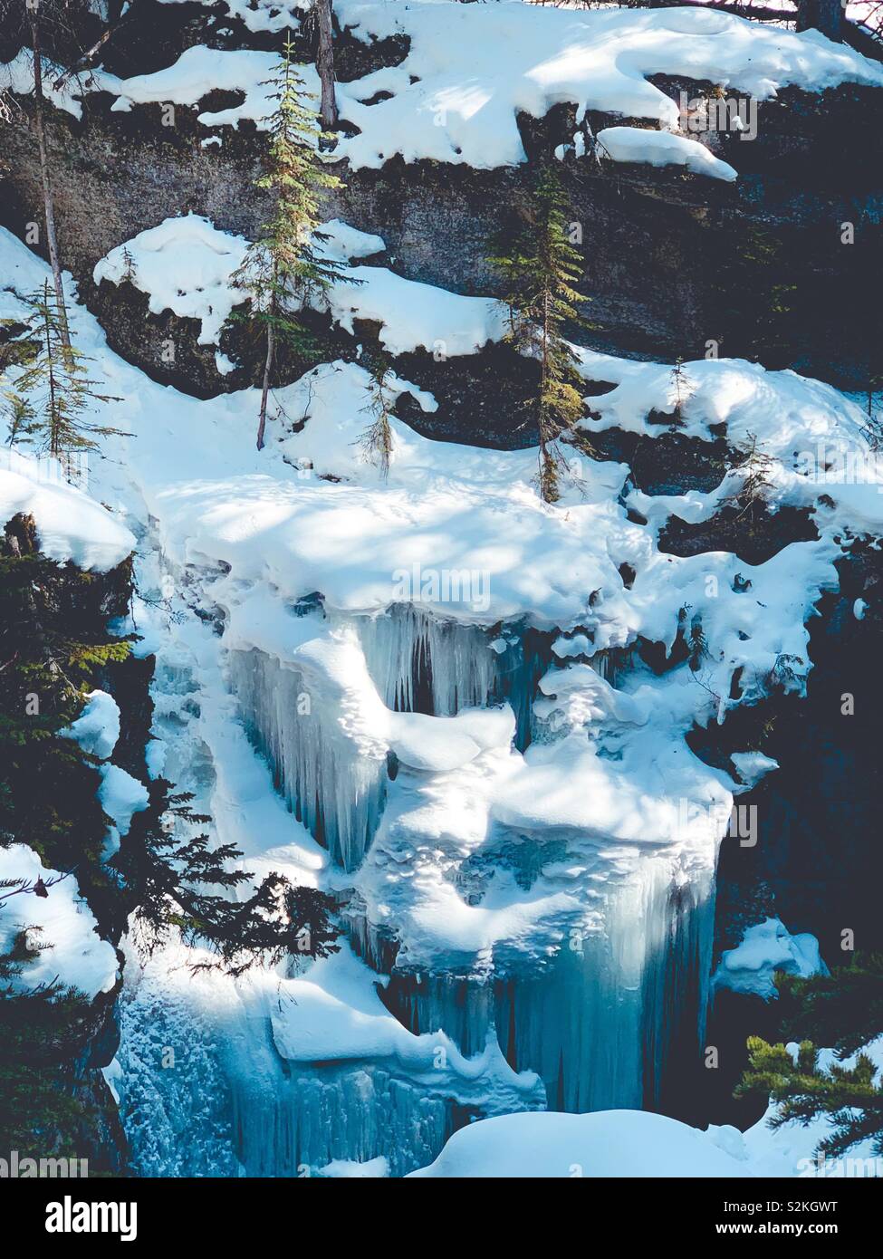Ice Buildup On Rock Wall With Snow And Small Trees In Jasper National Park In Maligne Canyon Stock Photo Alamy Ice Buildup On Rock Wall With Snow And Small Trees In Jasper National Park In Maligne Canyon Stock Photo Alamy