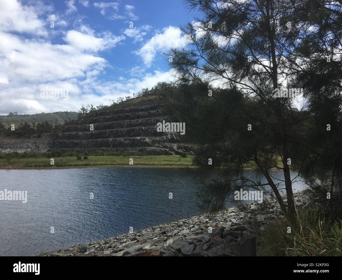 Blue sky and pretty lake hi-res stock photography and images - Alamy