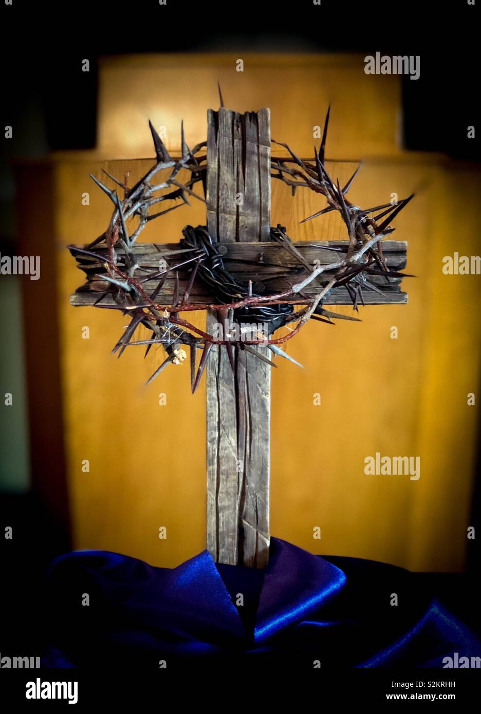 The crown of thorns and the cross Stock Photo - Alamy