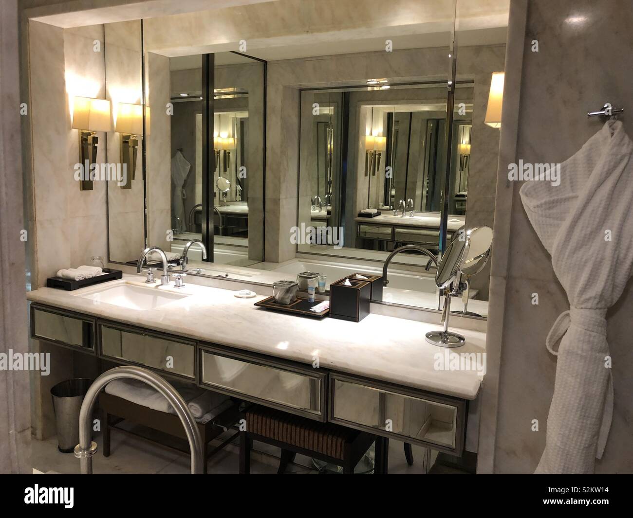 Hotel bathroom India Stock Photo - Alamy