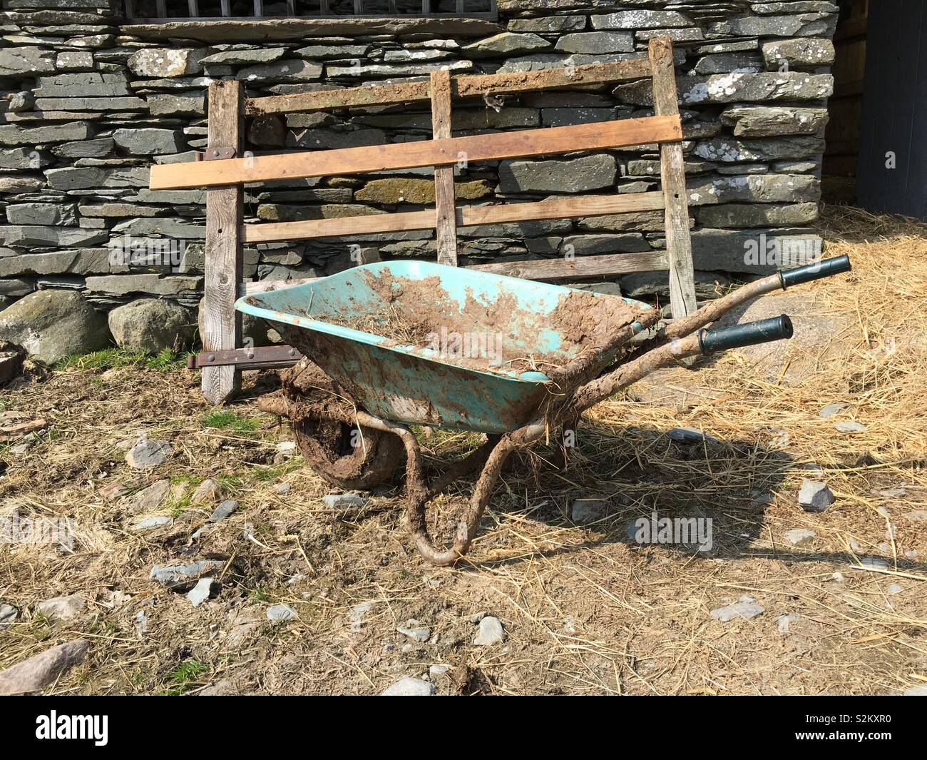 Manure wheelbarrow hires stock photography and images Alamy