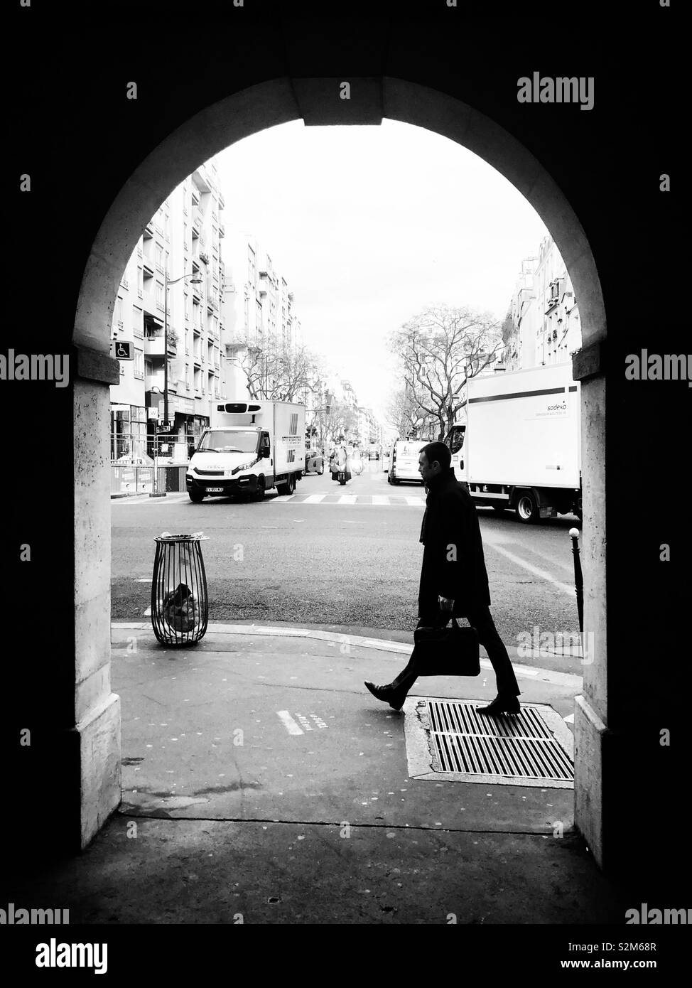 Walking to work in Paris Stock Photo Alamy