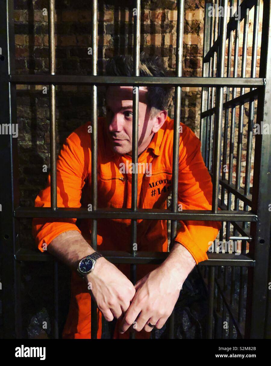 Man in prison jumpsuit hi-res stock photography and images - Alamy