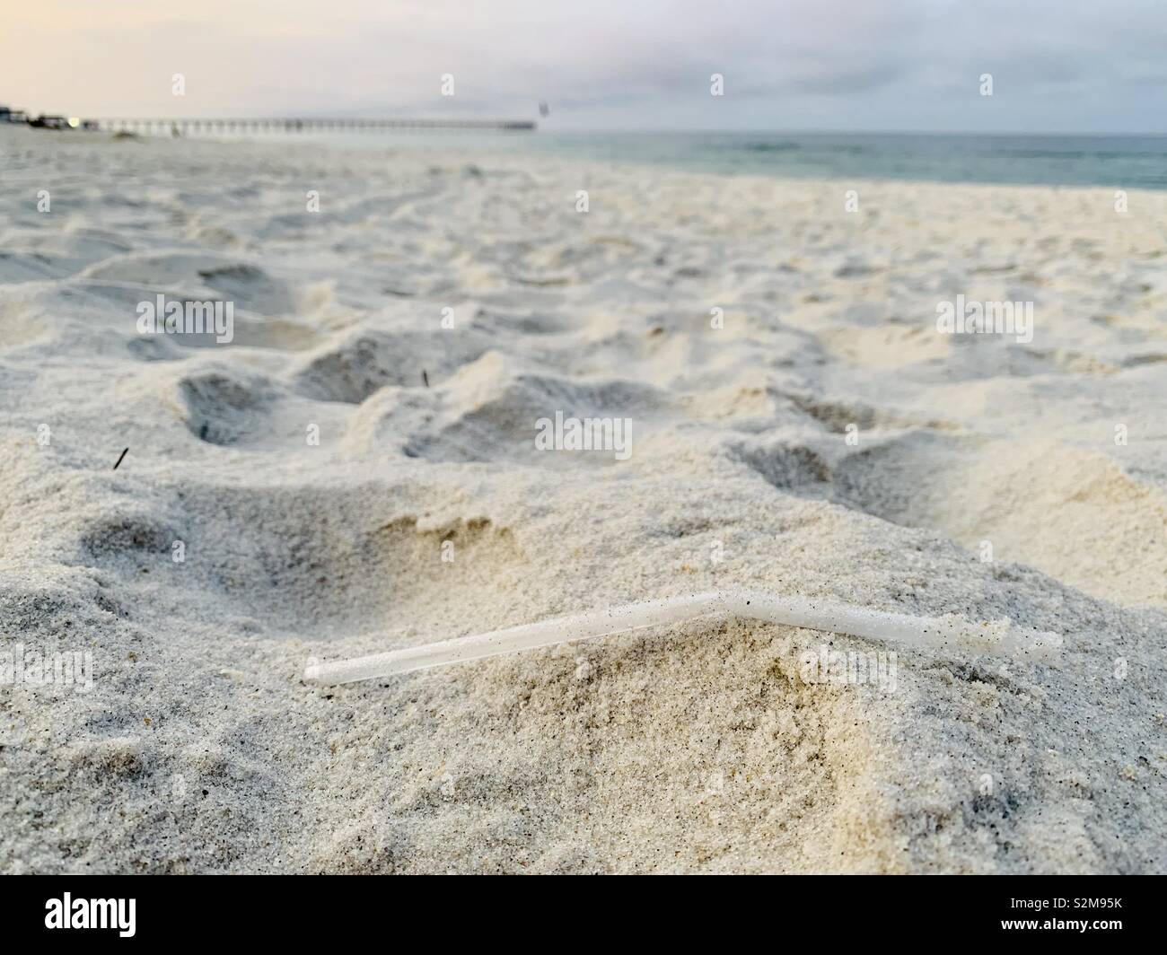 Plastic straw hires stock photography and images Alamy