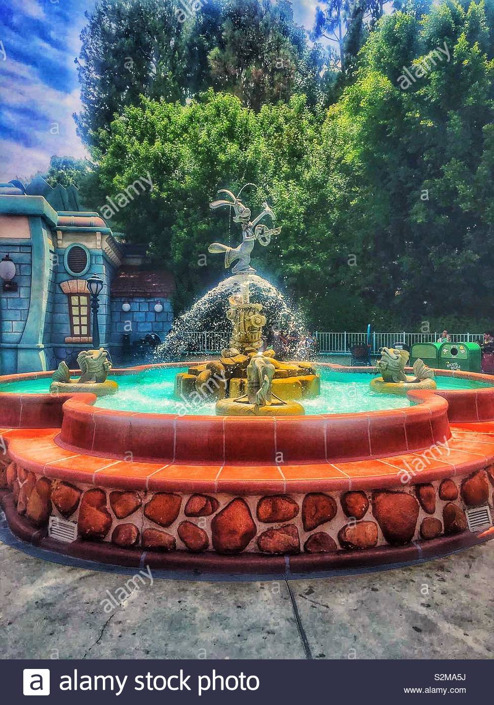 Roger Rabbit Fountain In Mickey S Toontown At Disneyland California Usa In 18 Stock Photo Alamy