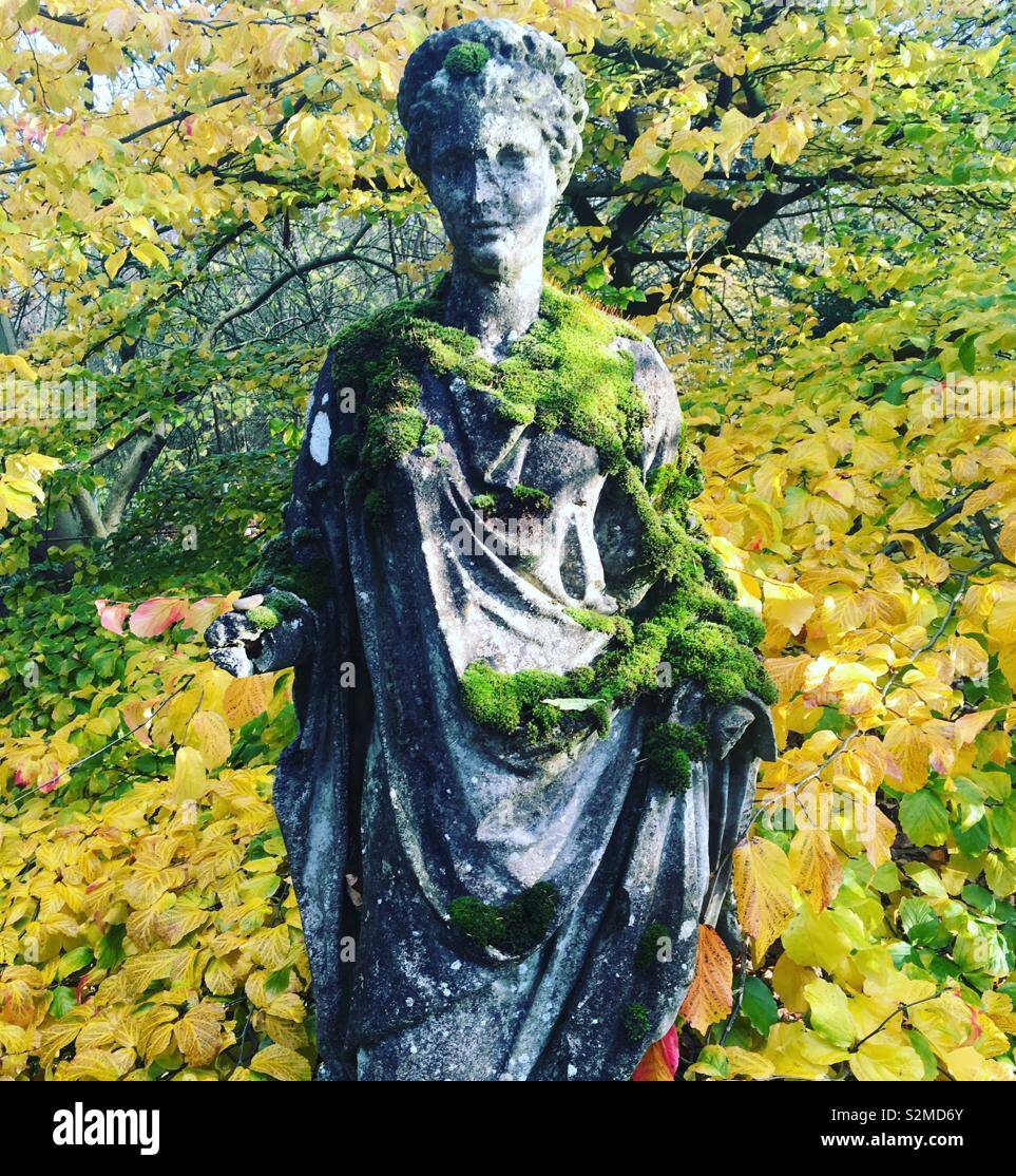 Garden statue in Cambridge Stock Photo Alamy