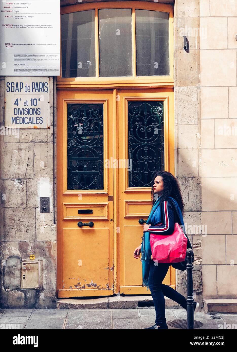 Parisian street Stock Photo - Alamy
