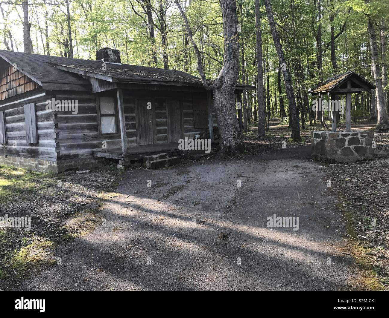 Stone log cabin hi-res stock photography and images - Alamy