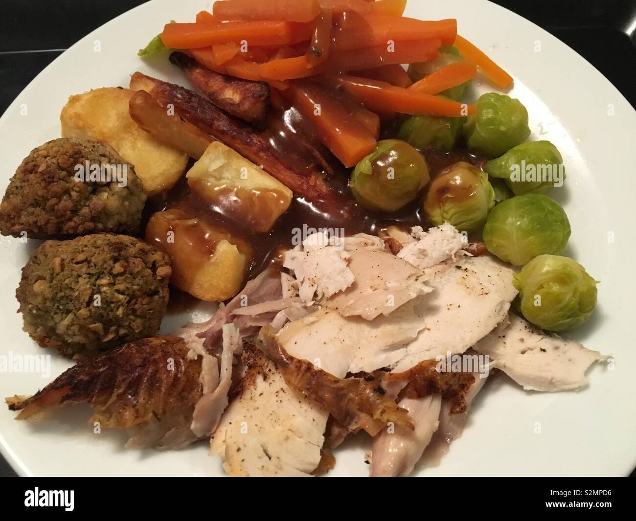Sunday roast chicken potatoes hires stock photography and images Alamy