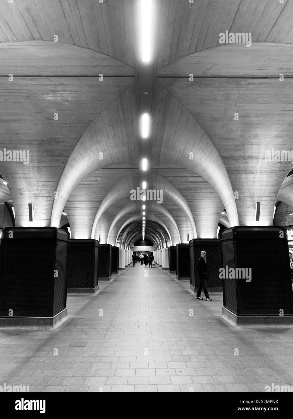 London bridge train station Black and White Stock Photos & Images - Alamy