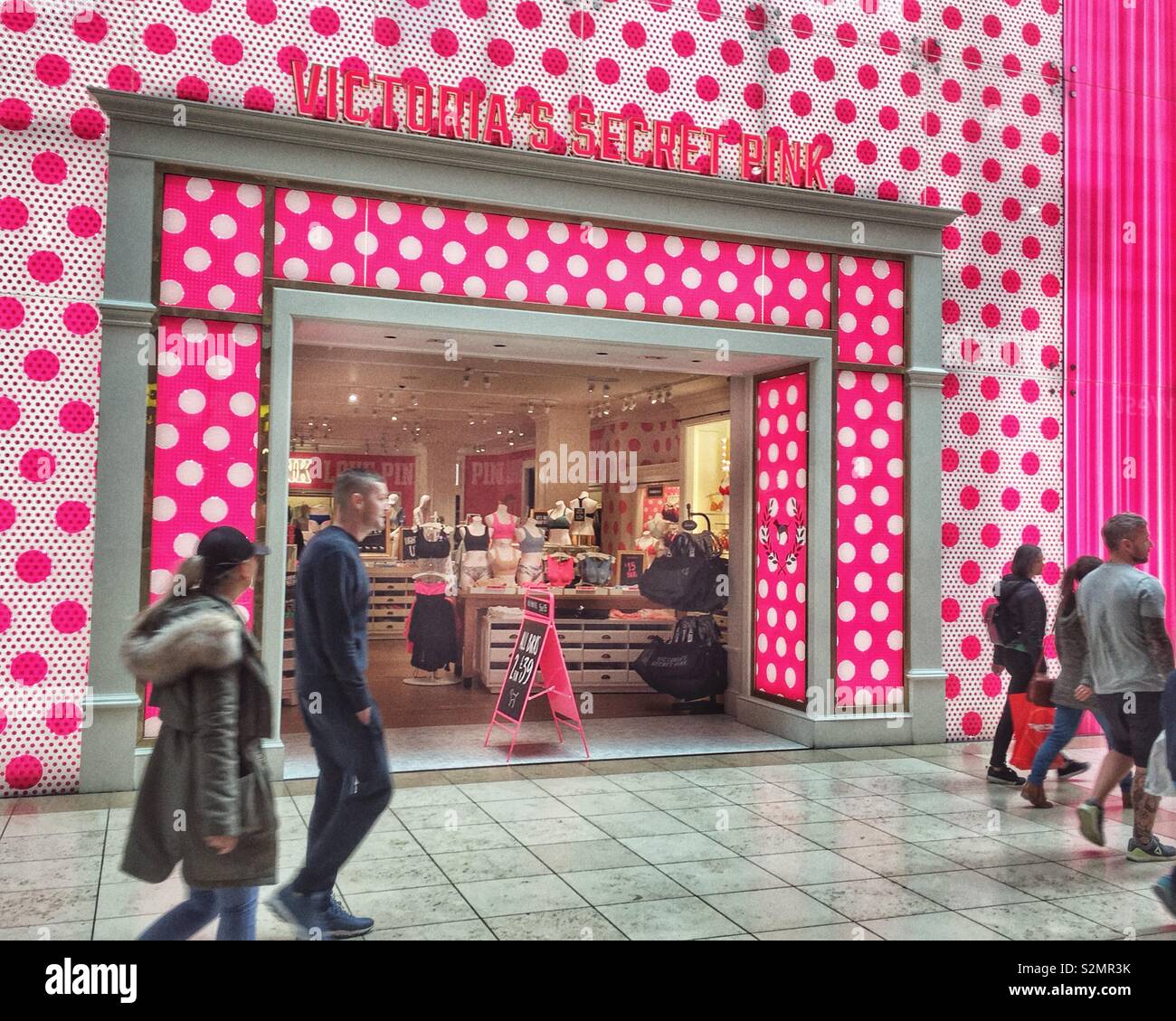Victorias secret pink hi-res stock photography and images - Alamy