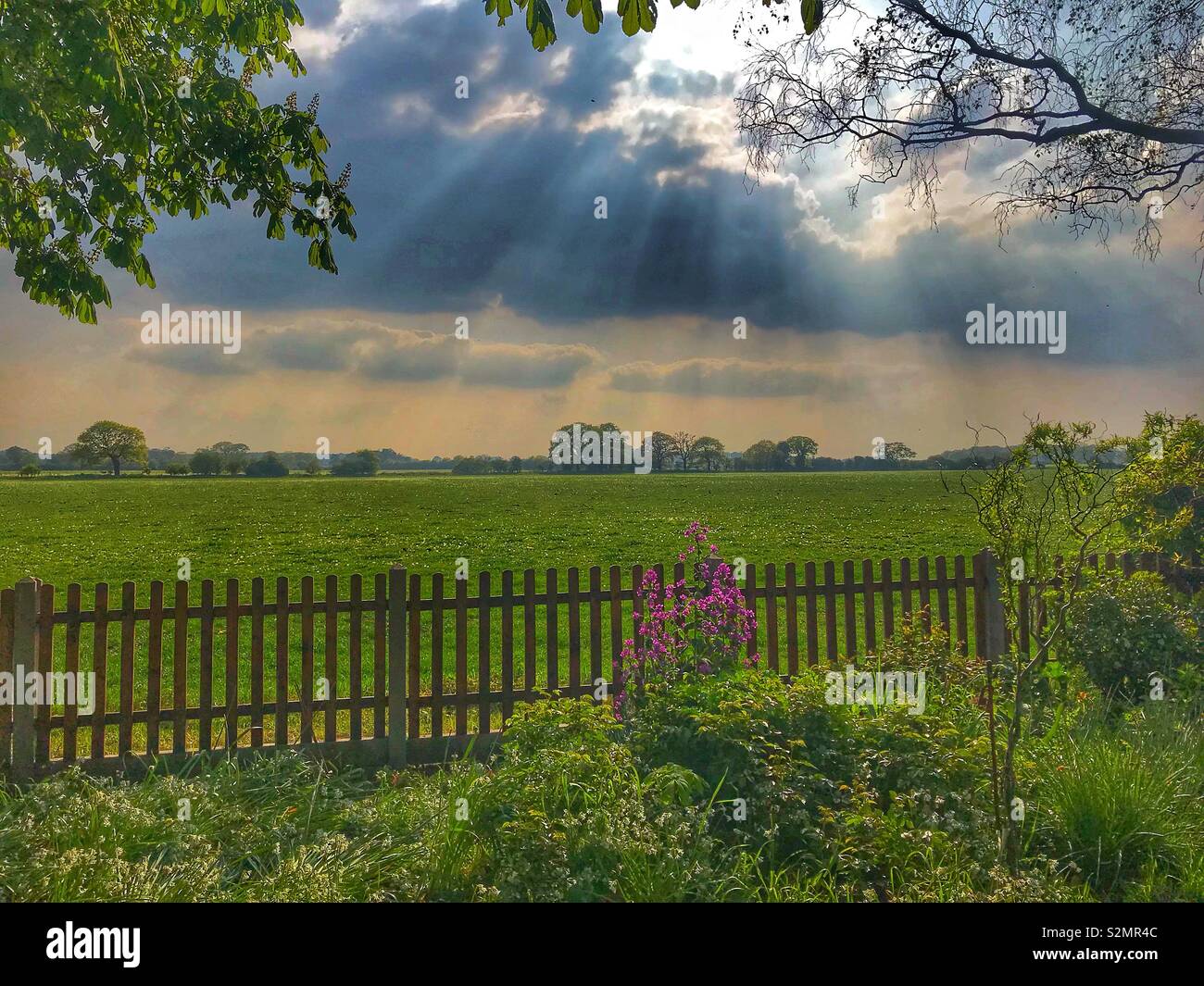 English countryside view hi-res stock photography and images - Alamy
