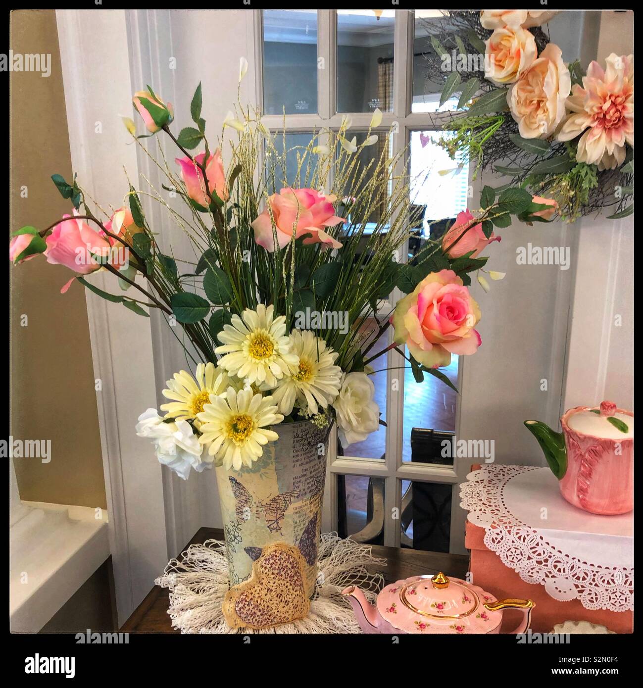 Floral arrangement at a tea party Stock Photo Alamy