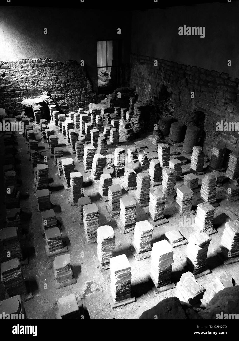 Hypocaust Rome Hypocaust roman hi-res stock photography and images - Alamy