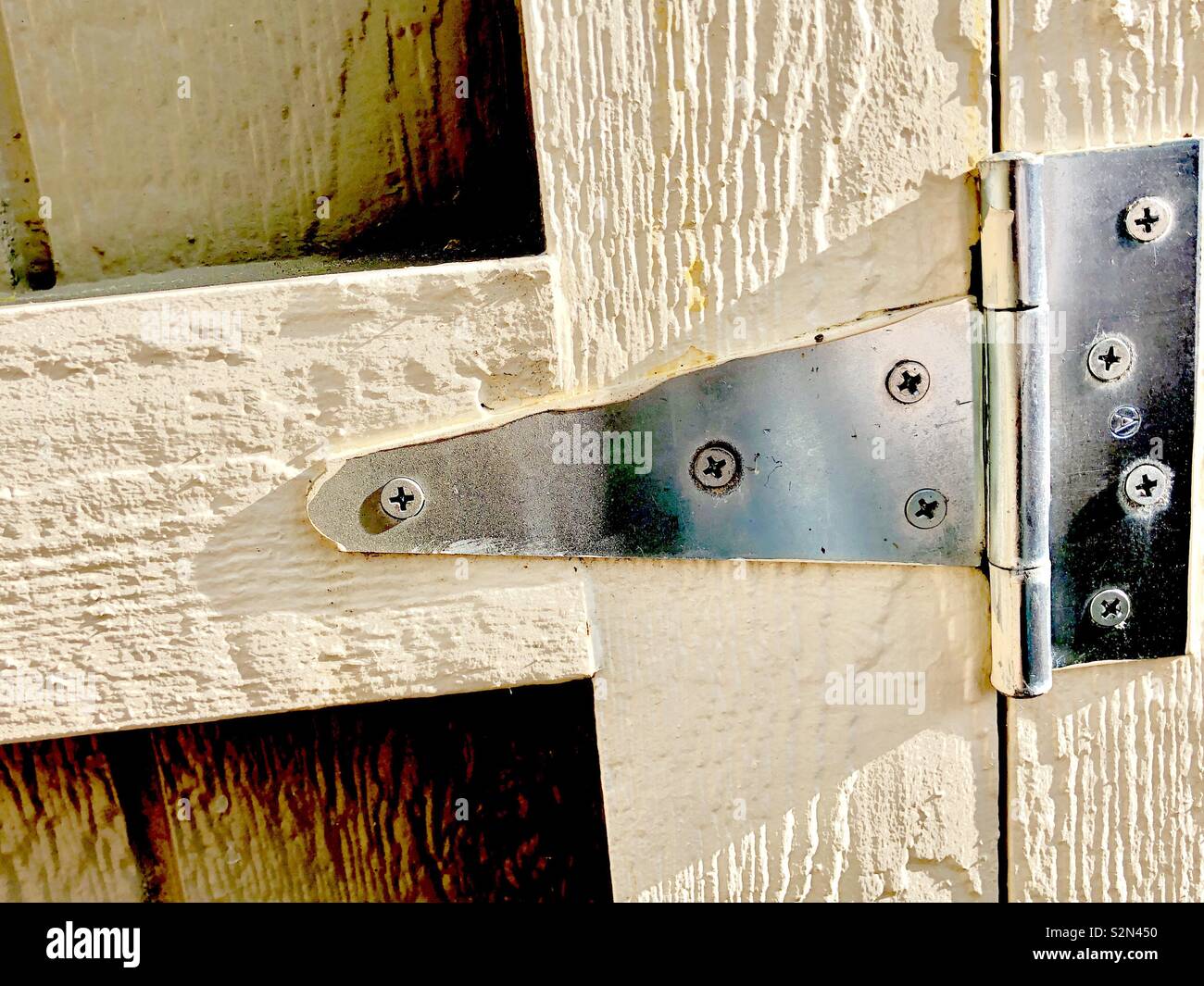Door hinge wooden hires stock photography and images Alamy