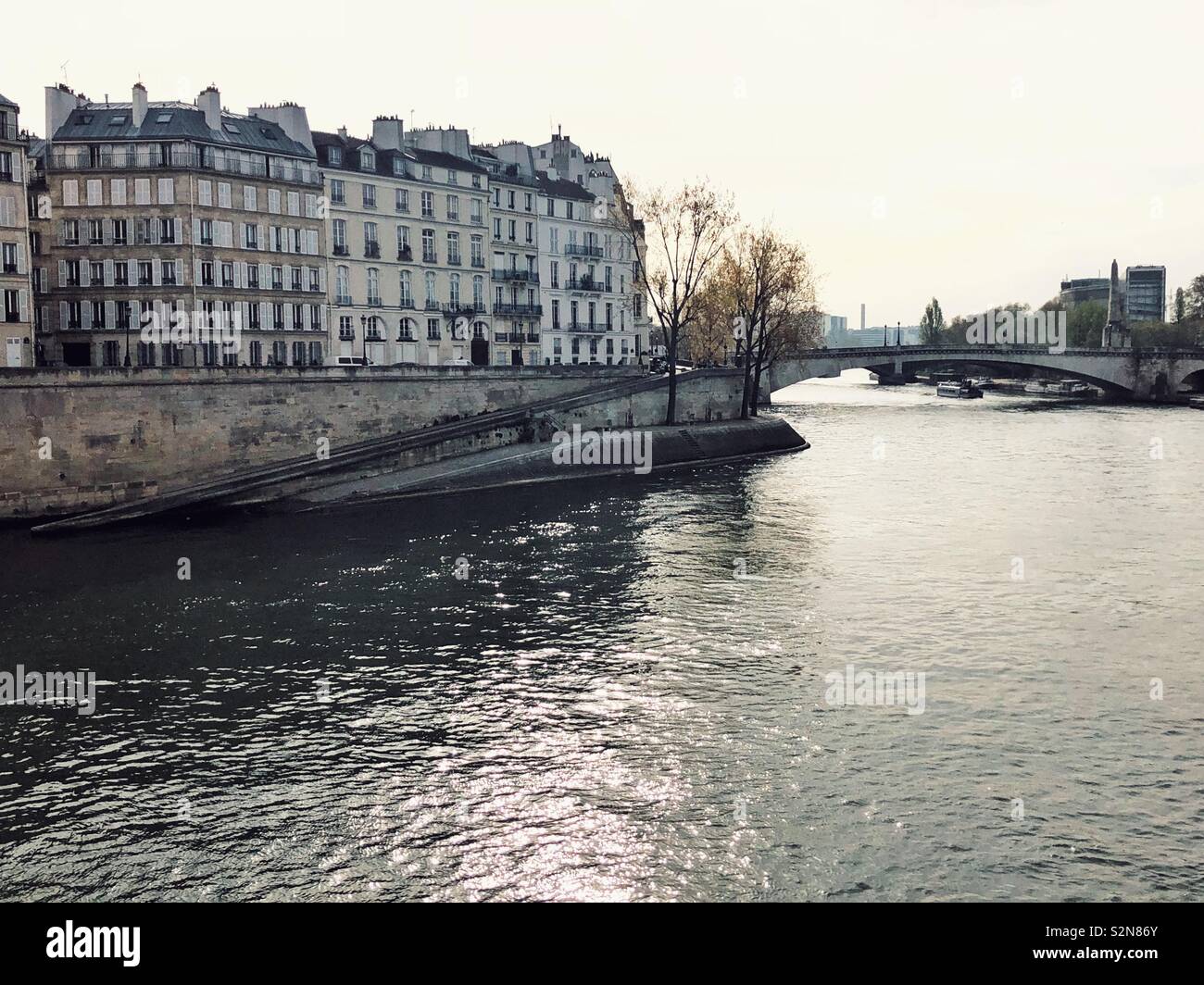 On the banks of river Seine Stock Photo Alamy