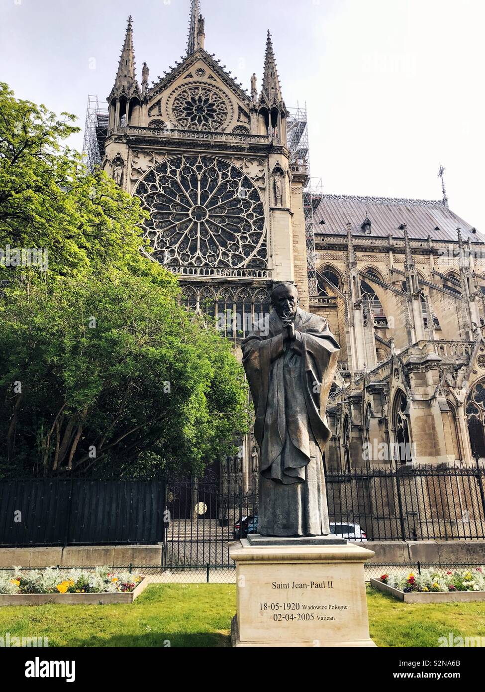 Stature of Pope Paul II near Notre Dame cathedral before the fire 2019 - Smartphone Captured Stock Image