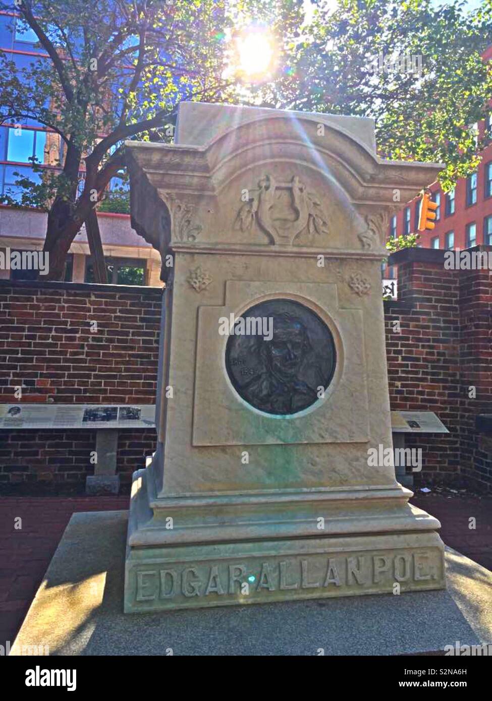 Edgar allan poe grave hi-res stock photography and images - Alamy