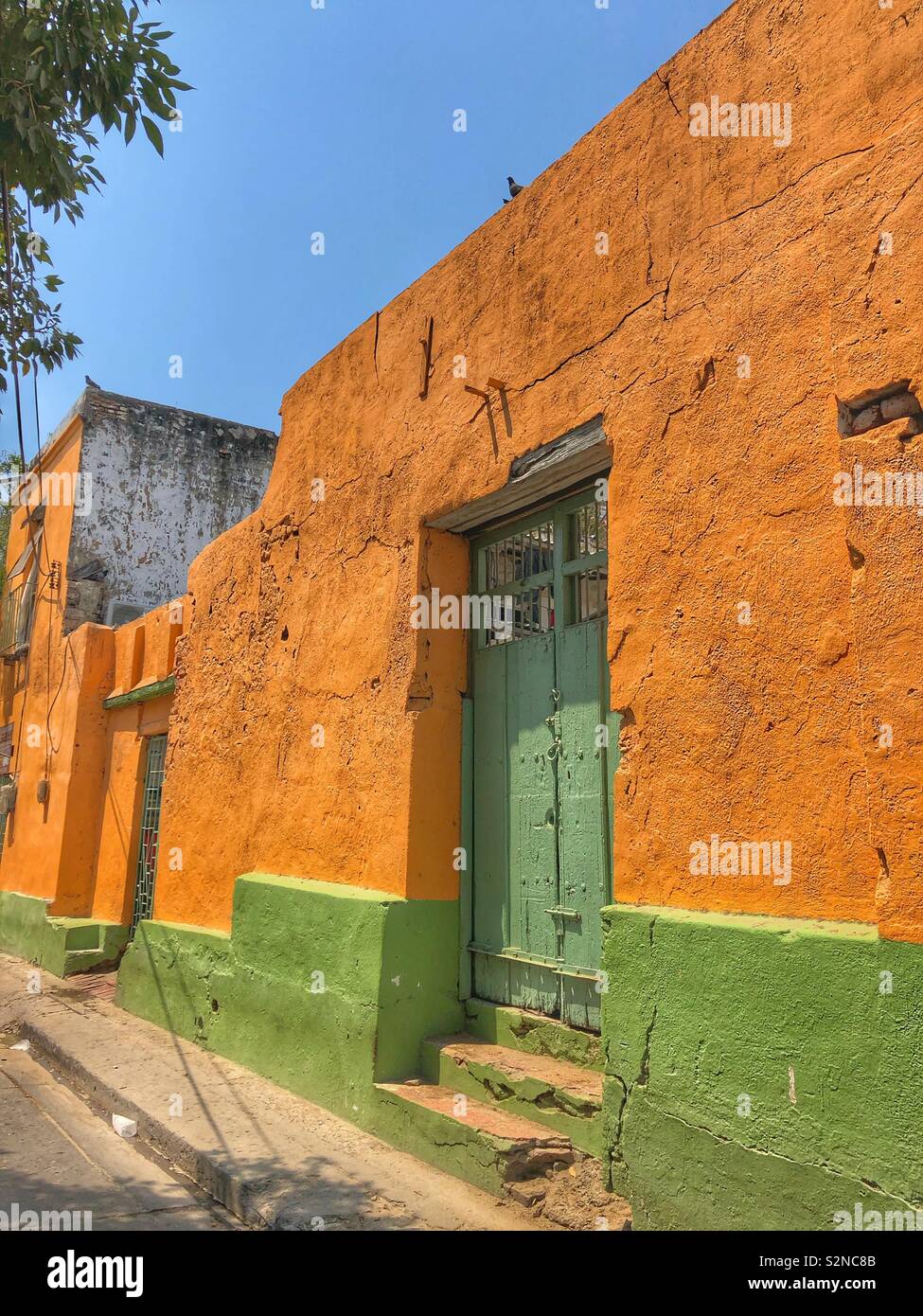 Colourful building in Old Town Santa Marta, Colombia Stock Photo Alamy