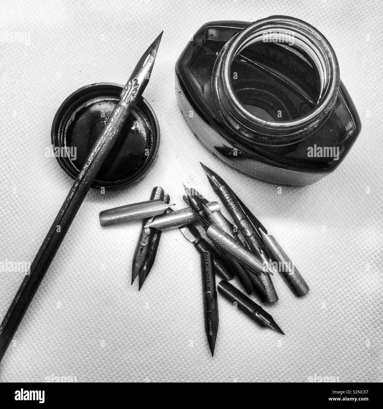 Ink Pot And Pen High Resolution Stock Photography and Images Alamy