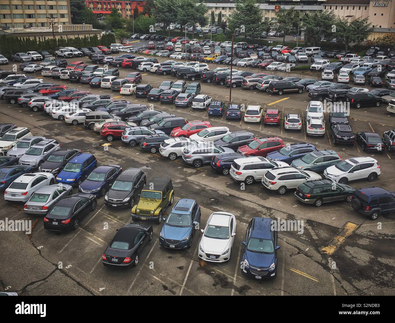Parking lot aerial hi-res stock photography and images - Alamy