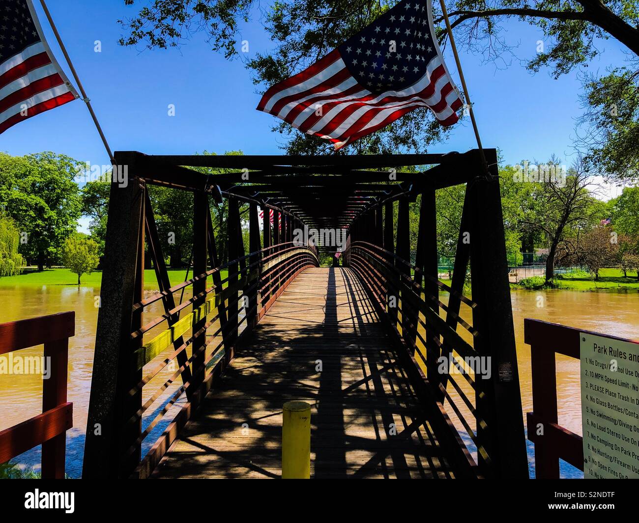 Island Park Walk Bridge Stock Photo Alamy