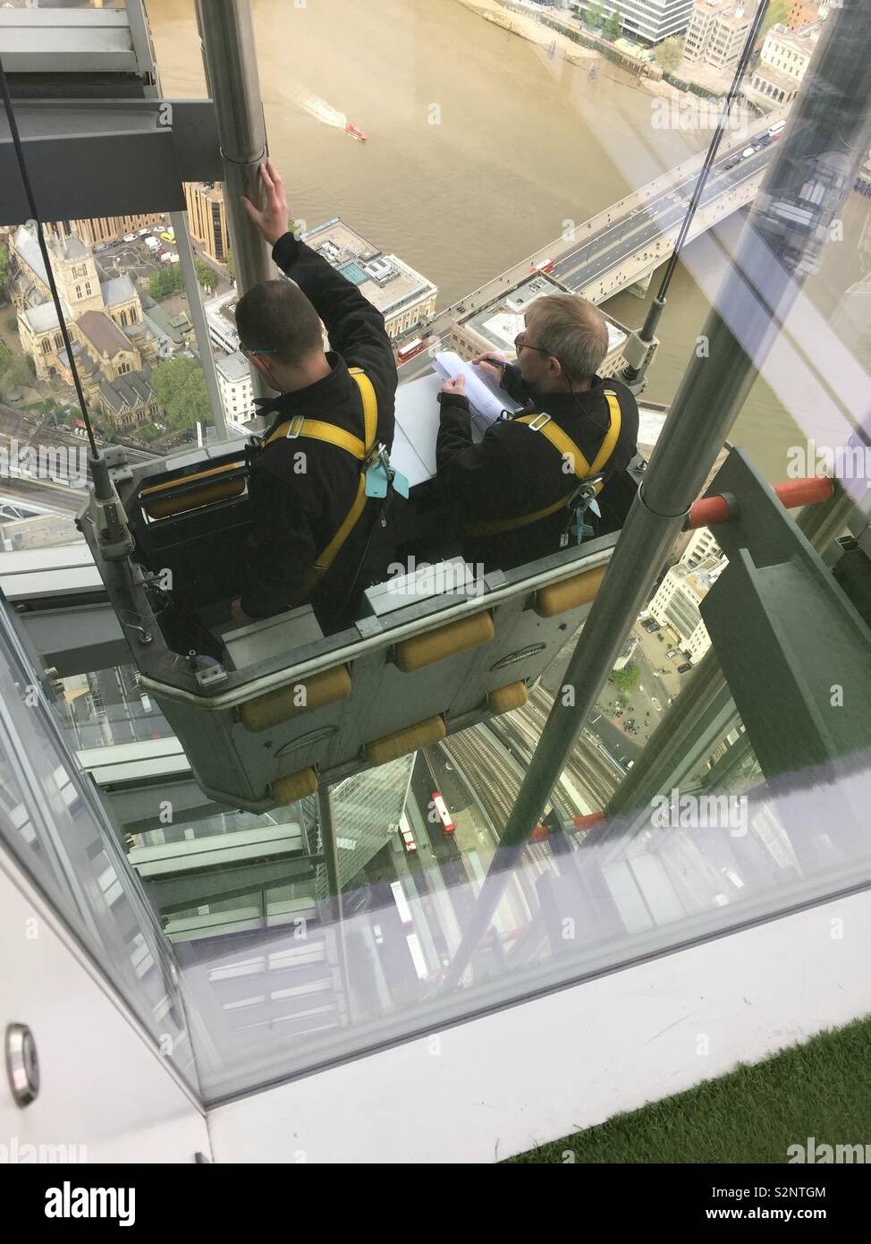 Window cleaning on the shard May 2019 Stock Photo Alamy