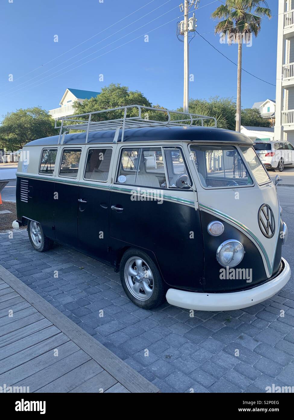 Blue volkswagen bus hi-res stock photography and images - Alamy