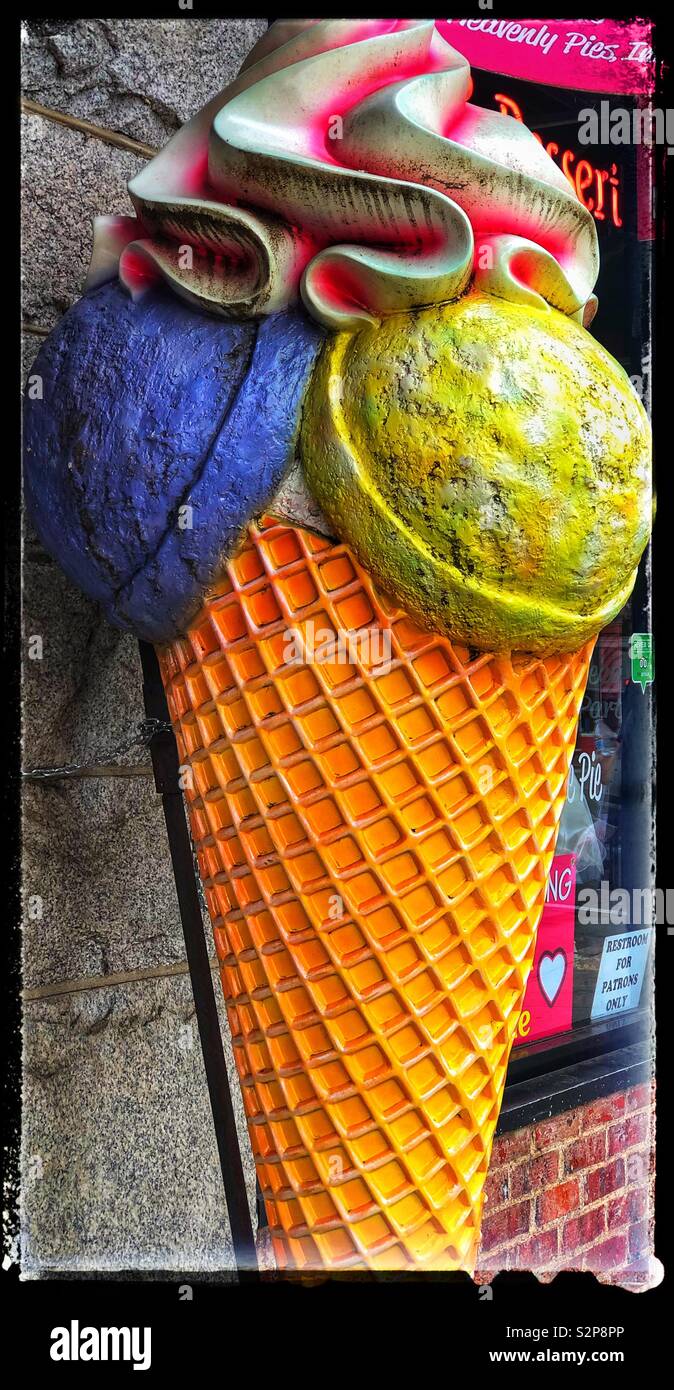 Giant ice cream cone hires stock photography and images Alamy